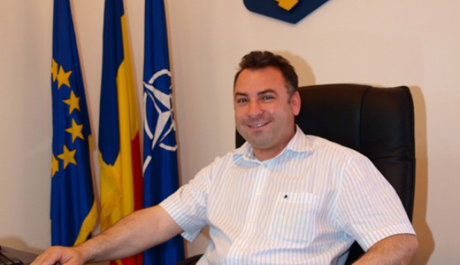 Orașul Năvodari, de patru ani într-o continuă schimbare - nicolaemateiprimarienavodari7-1337799415.jpg