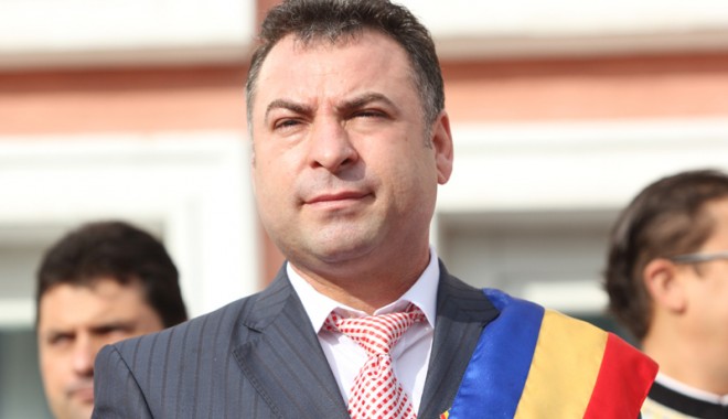 Elevii și sportivii merituoși, sprijiniți de Primăria Năvodari - nicolaemtei2-1348600754.jpg