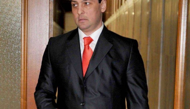 Minoritățile pun condiții pentru investirea Guvernului Ungureanu - nicolaepaun-1328787594.jpg