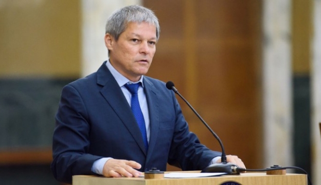 Premierul Dacian Cioloș, decorat de președintele Republicii Moldova - nicolaetimoftiladecoratpedacianc-1479301048.jpg