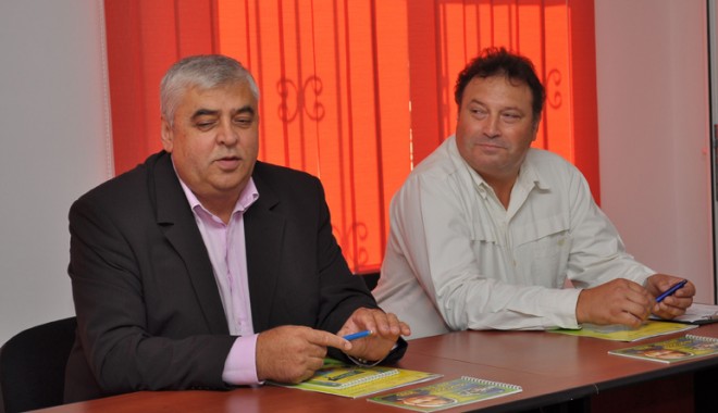 Cum vrea primarul din Limanu să reducă abandonul școlar - nicolaeurdeasiluigifraico-1317229243.jpg