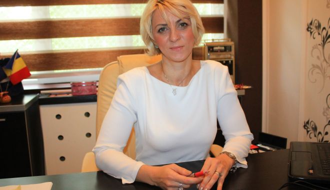 Nicoleta Bercaru se întoarce la catedră. 