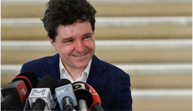 Nicuşor Dan a devenit tată pentru a doua oară - nicu-1653574890.jpg