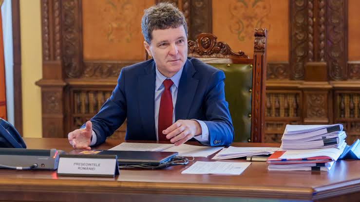 Nicușor Dan, mesaj de ziua Patriarhului Daniel: BOR rămâne una dintre instituțiile fundamentale - nicusor-dan-a-promulgat-1784919589.webp