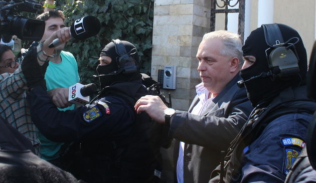 VIDEO. Nicușor Constantinescu, reținut pe Aeroportul Otopeni - nicusorconstantinescu-1415271824.jpg