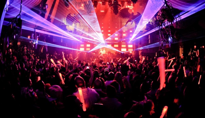 Cât ne costă o noapte de distracție în cluburile din Mamaia - nightclubclubbingjobsabroad-1408874905.jpg