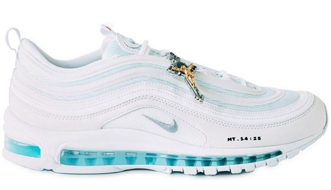 Au fost lansați pantofii pentru credincioși: cu apă din Iordan în talpă și sfințiți de preot - nikeairmax97mschfxinrijesusshoes-1570778774.jpg
