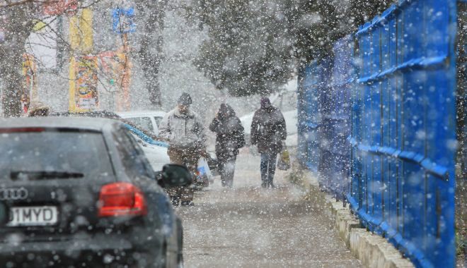 Se strică vremea. Meteorologii au emis informare meteo de ninsori, lapoviţă şi vânt puternic - ninsoarefulgidezapada8-1605788540.jpg