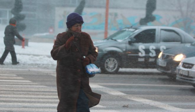 Ninsoare şi viscol, la malul mării. Temperaturile scad simţitor - ninsoaresiviscol-1646070846.jpg