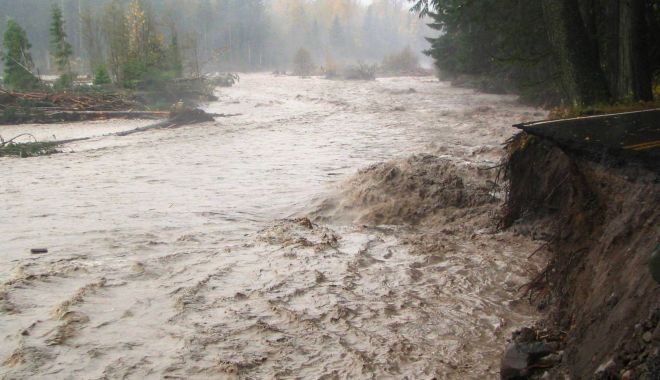 COD galben de inundații! Iată ce zone sunt afectate - nisquallyriver2006floodraging-1556438114.jpg