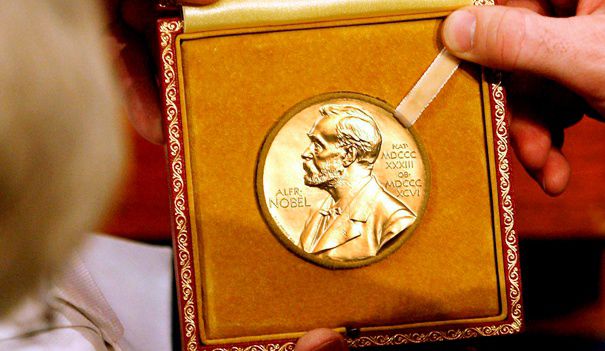Își vinde premiul Nobel la licitație - nobel465x390-1432743744.jpg