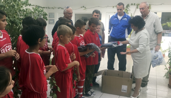 Noile echipamentele oferite de ACS Rugby Team au ajuns la Cumpăna - noile-1472743999.jpg