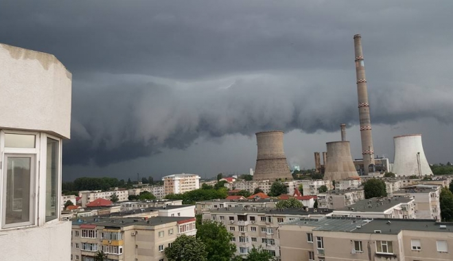 FURTUNĂ LA CONSTANȚA! Nori negri amenință orașul. Cum va fi vremea astăzi - nori-1472020309.jpg
