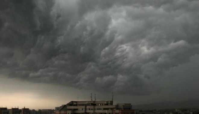 COD PORTOCALIU de ploi torențiale, la Constanța - nori-1532419948.jpg