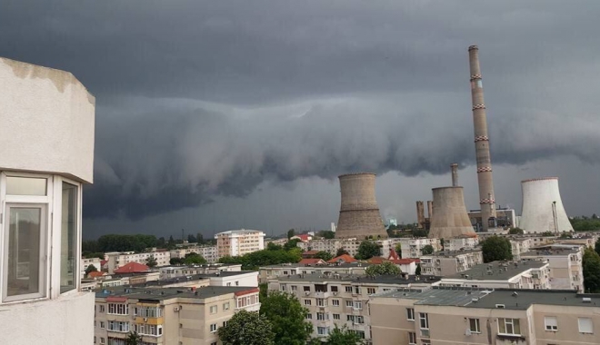 CONSTANȚA, SUB AVERTIZARE COD GALBEN DE PLOI, VIJELII ȘI DESCĂRCĂRI ELECTRICE - nori11464984089-1465898933.jpg