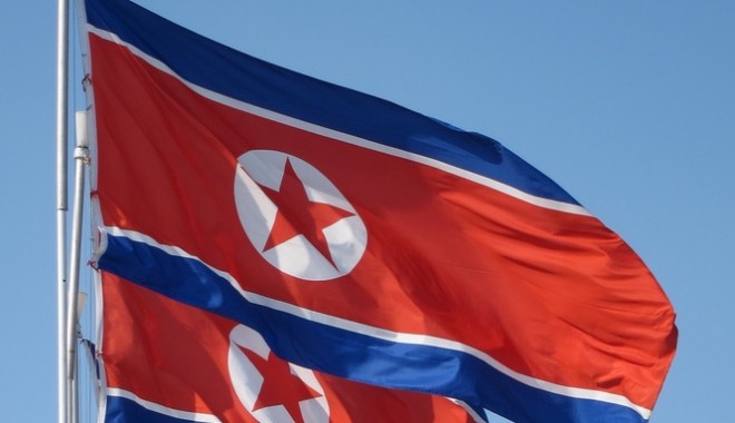 Coreea de Nord amenință: Nu renunțăm la armele nucleare! - northkoreaflag83628800-1366459712.jpg
