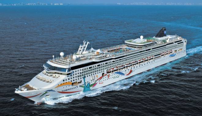 O navă de croazieră norvegiană cu 2.675 de pasageri la bord a eșuat în reciful din Bermuda - norwegiandawn104-1432103258.jpg