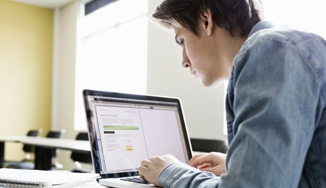 ANOSR solicită Ministerului Educației și universităților să asigure accesul device-uri cu internet - notetaking2-1585660319.jpg