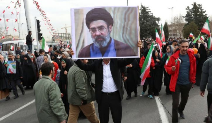 Noul lider suprem al Iranului, Mojtaba Khamenei, influent succesor al tatălui său - noul-1773053133.webp