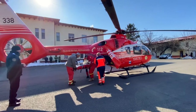 Nou-născuți salvați de paramedicii SMURD în ultimele 24 de ore - nounascutelicoptersmurd-1681137082.jpg