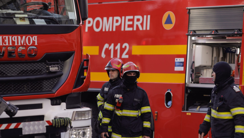Trei persoane au ajuns la spital în urma unui incendiu într-un apartament