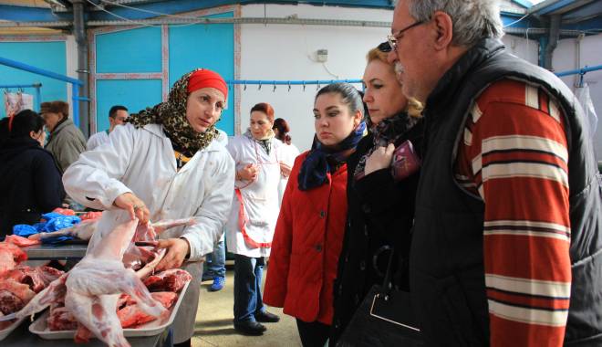 Nu ați cumpărat încă mielul de Paște? Comisarii Protecției Consumatorilor vin cu recomandări - nuaticumparatincacarneademiel-1428493619.jpg