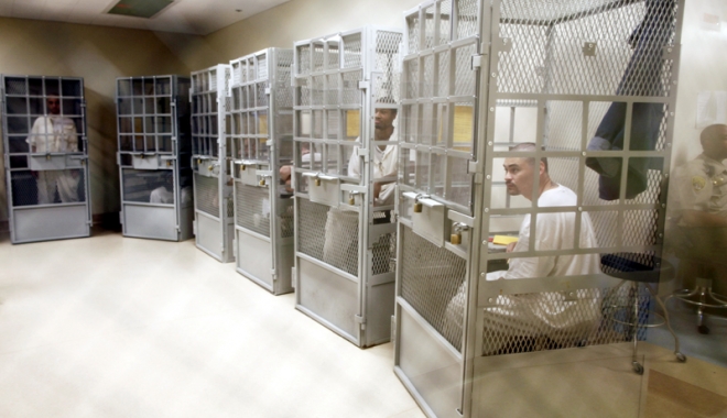 Nu e ficțiune!  Se prezintă la penitenciar  doar când le vine rândul - nuefictiune-1493213669.jpg