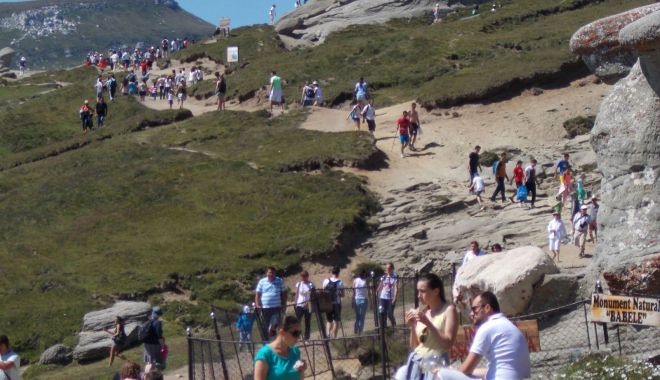 Numărul turiștilor a crescut cu peste 35% - numarulturistiloracrescutcuaproa-1656943538.jpg