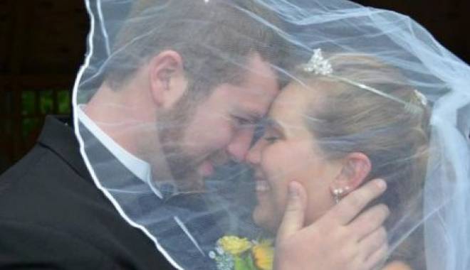 CAZ EMOȚIONANT! Se mărită din nou cu propriul soț, deși nu au divorțat - nunta1465x390-1436533203.jpg