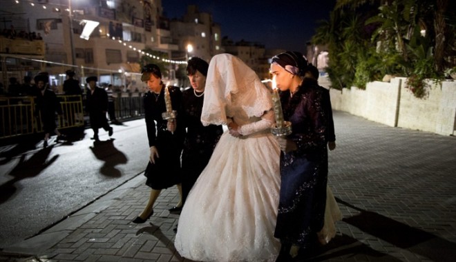 Nunta la care cei 25.000 de invitați nu au putut vedea fața miresei / Galerie foto - nunta2-1369233731.jpg