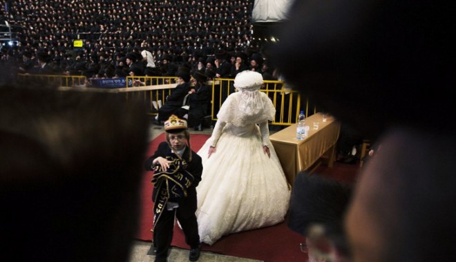Nunta la care cei 25.000 de invitați nu au putut vedea fața miresei / Galerie foto - nunta3-1369233736.jpg