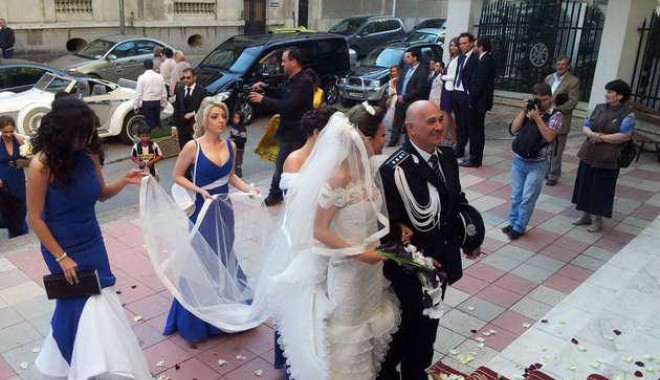 Galerie FOTO. Managerul Iaki Mamaia și șeful Crimei Organizate s-au căsătorit în stil rock-baroc - nuntapavel61370161196-1370254066.jpg