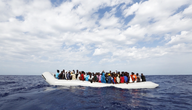 Nu se mai termină coșmarul! O barcă cu 500 de imigranți s-a răsturnat, în Mediterana - nusemaiterminacosmarul-1464264963.jpg