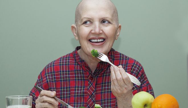 Alimente care țin cancerul la distanță. Ce recomandă un renumit oncolog vienez