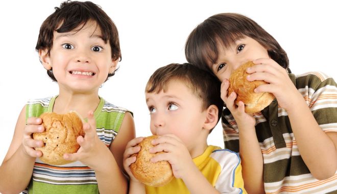 Nu vă mai hrăniți copiii cu fast-food! Afectează coeficientul de inteligență - nuvamaihraniti-1571038902.jpg