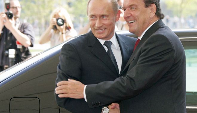 Fostul cancelar german Gerhard Schroder:  „Nu voi renunţa la dialogul cu Vladimir Putin”