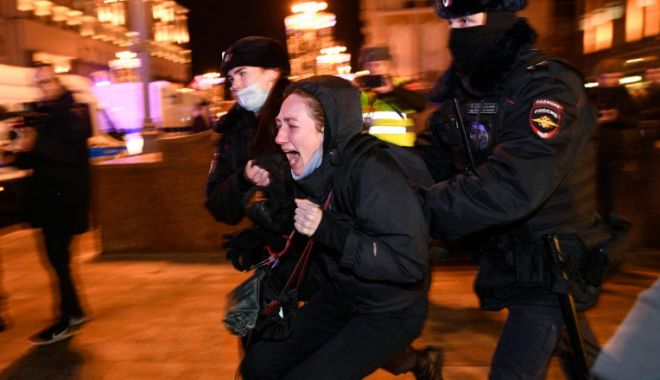 Sute de ruși care au protestat față de invazia din Ucraina au fost arestați - nzgwjmg9ndqwjmhhc2g9nmuzngfhmtbk-1645890940.jpg