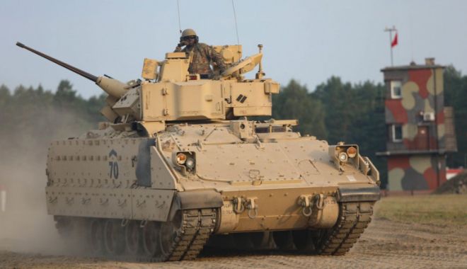 SUA și Germania trimit în Ucraina aproape 100 de vehicule blindate de luptă 