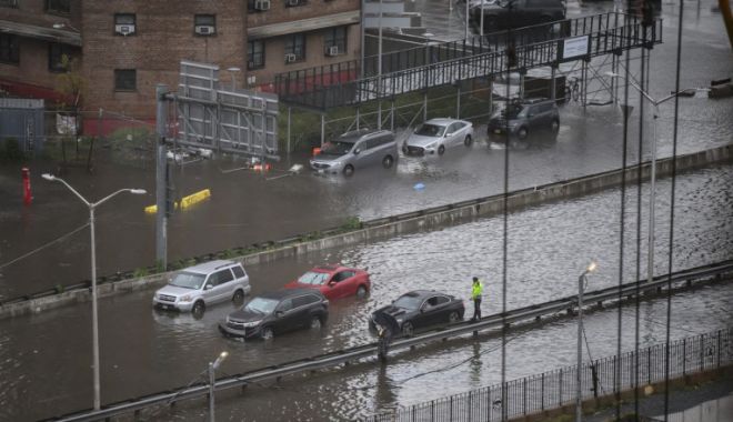 Stare de urgență în New York după ce a plouat în trei ore cât într-o lună - nzixy2y1ntkxzgi2zjhlzty0y2jmowfi-1696010682.jpg
