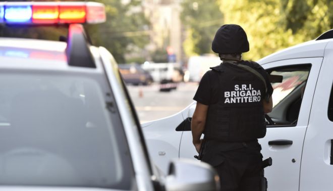 Alertă cu bombă la şcoală! Elevii şi profesorii, evacuaţi de urgenţă - nzlhnwy3mdk0zwexngjmngvjmwfkn2q4-1653909662.jpg