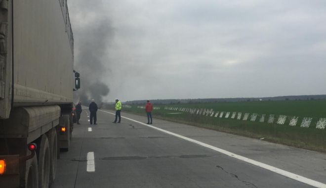 O mașină electrică a ars pe Autostrada Soarelui - nzy4jnpjptemagfzad01zwu2njmymjfk-1554454245.jpg