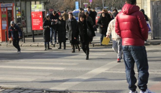 Bugetarii au liber pe 24 și 31 decembrie 2012 - oameni-1354035279.jpg