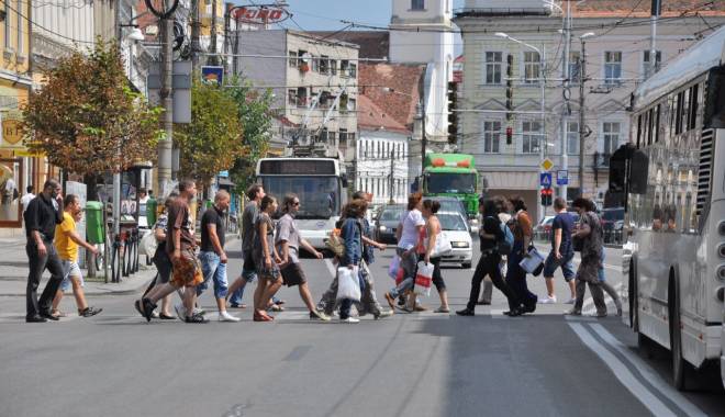 INS. Populația României, în cădere liberă - oameni-1440754068.jpg