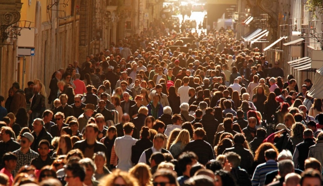 IRES: 75% dintre români cred că lucrurile merg într-o direcție greșită în țară - oameni-1514537884.jpg