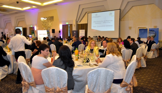 Oamenii de afaceri se pregătesc de bal - oameniideafacerisepregatescdebal-1495730518.jpg