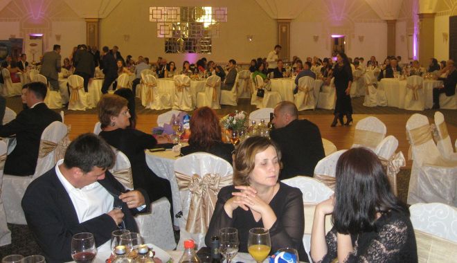 Oamenii de afaceri sunt invitați la bal - oameniideafacerisuntinvitatilaba-1559073532.jpg