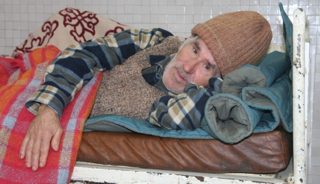 Oamenii străzii, duși la adăpost - oameniistrazii-1484240557.jpg