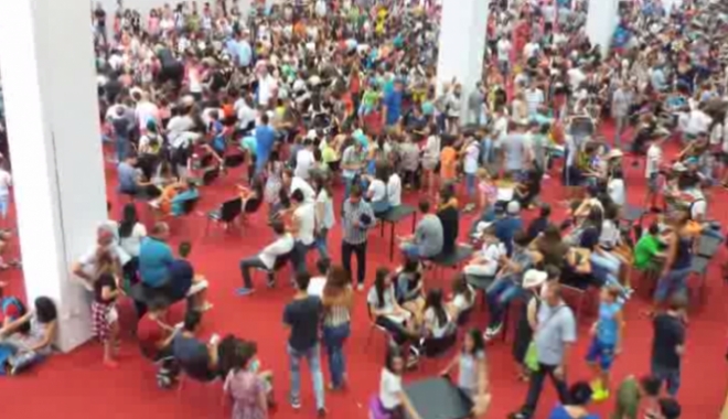 Evenimentul de la Romexpo, un fiasco. Sute de tineri, evacuați de urgență - oameniromexpo399339001-1472318232.jpg
