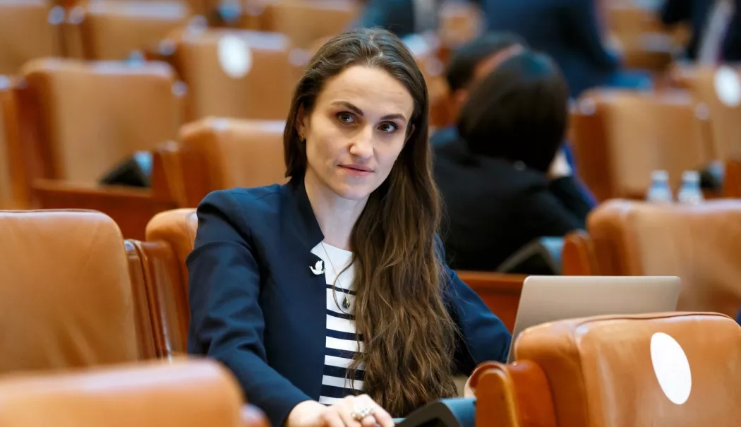 PUSL cere demiterea Oanei Țoiu, pentru trădarea fermierilor români și a intereselor României - oana-toiu-1768124393.webp