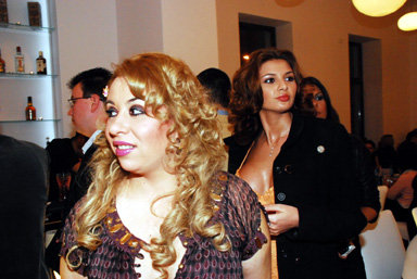 Oana Roman a primit cadou un set de bijuterii cu diamante - oanaroman-1360594883.jpg
